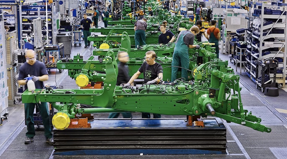 Interno dello stabilimento John Deere di Mannheim, in Germania Interno dello stabilimento John Deere di Mannheim, in Germania
